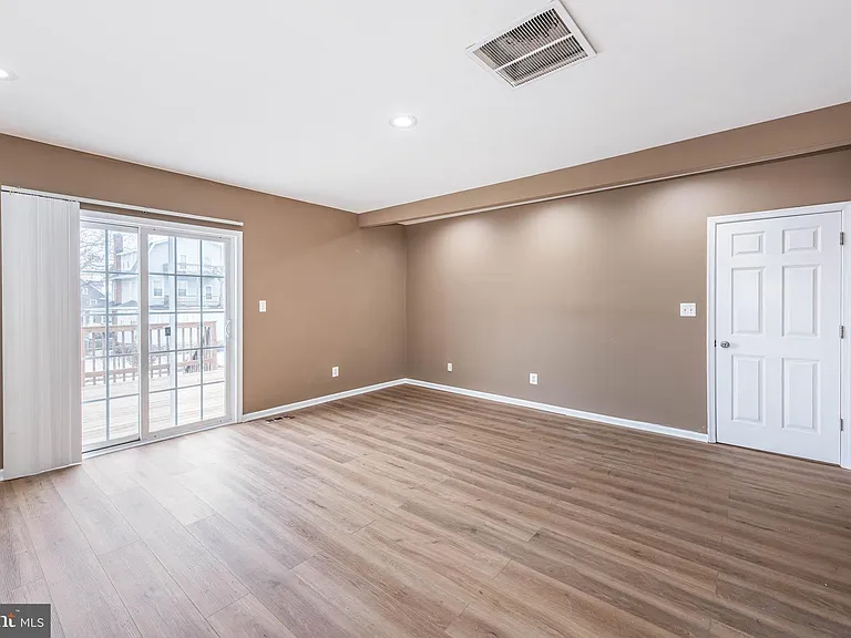 4021 Barrington Rd — Photo 11