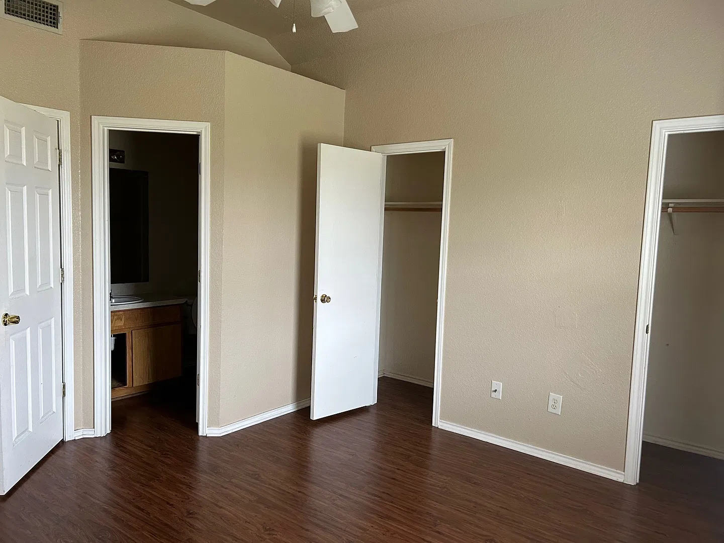 3 bed, 1150 sqft, $1,000 — Photo 3