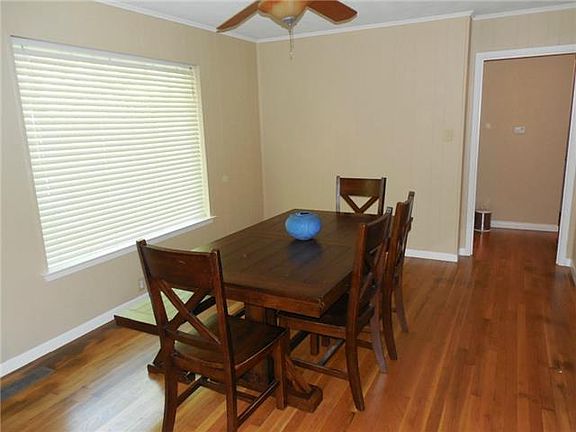 2nd image of 1115 Edinburg Ln