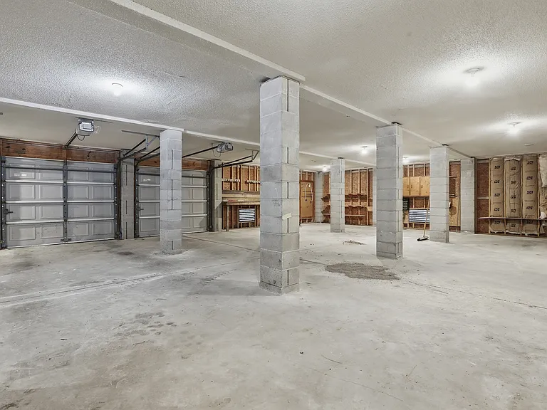 202 Penrose Dr — Photo 25