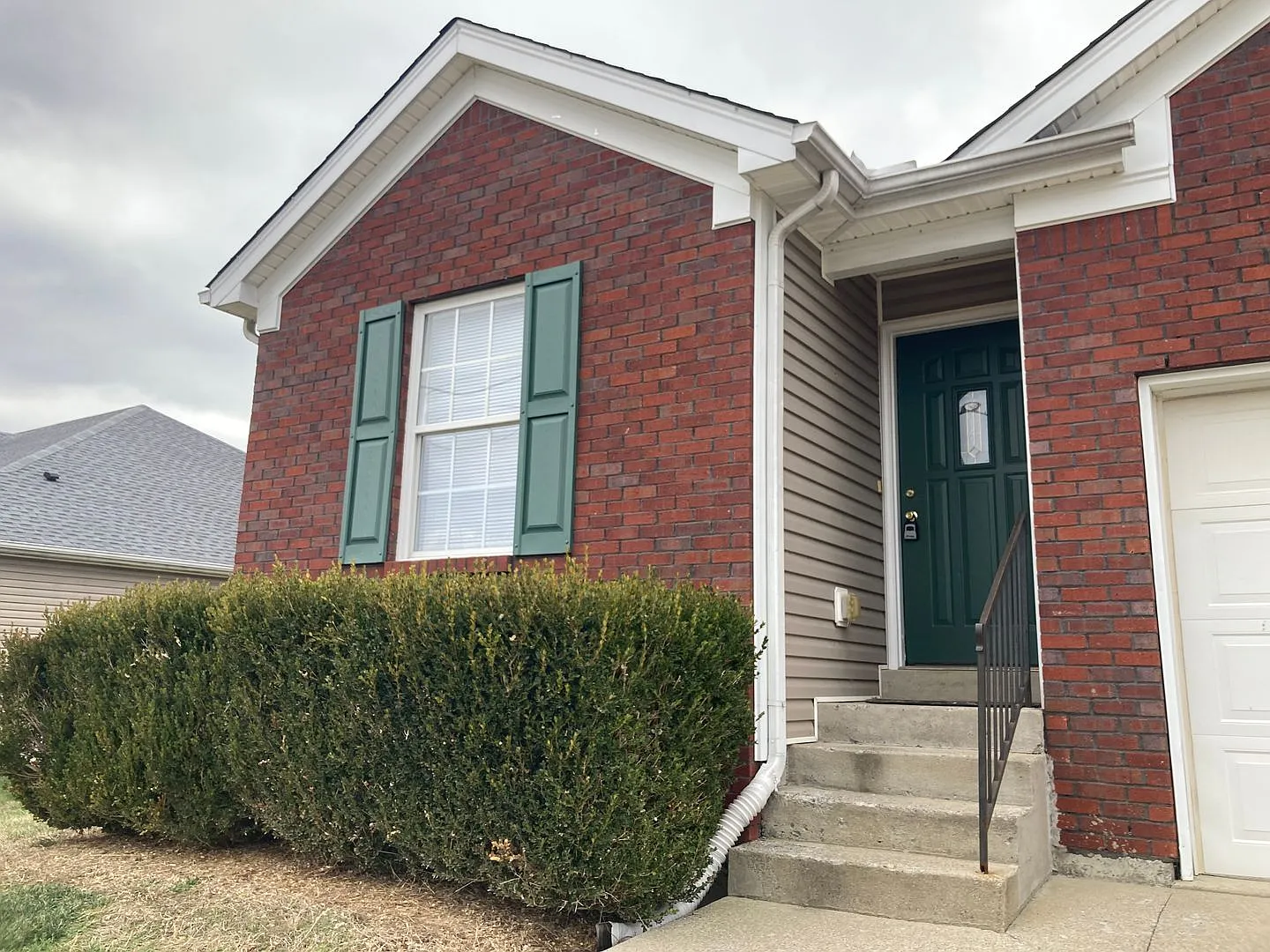 **LESS than 10 minute Drive from Fort Knox** — Photo 3