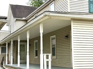 210 W 3rd St, Uhrichsville, OH 44683