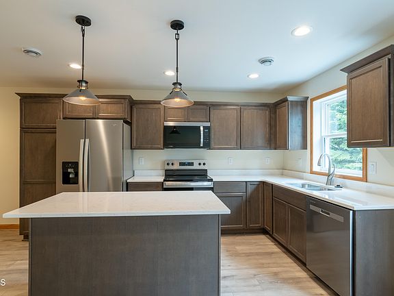 3rd image of 1244 4th Ave NW