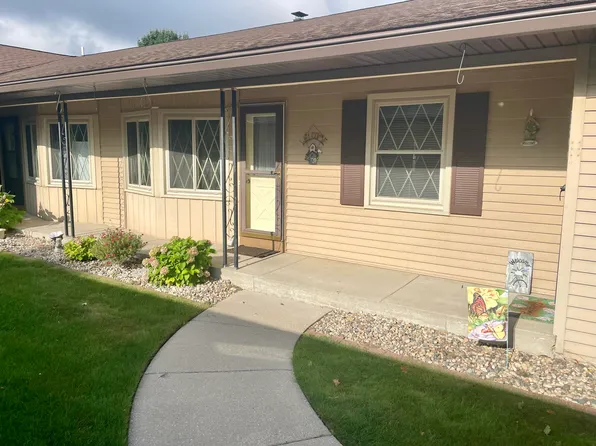 7401 Grove Dr, Jenison, MI 49428