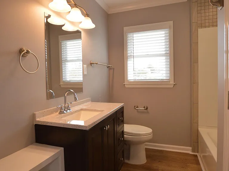 1008 Schall Pl — Photo 9