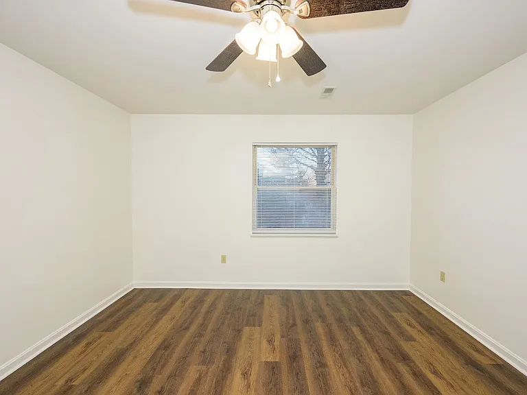 113 College Street Rd #E — Photo 14