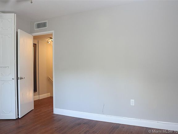 5th image of 803 W Oakland Park Blvd APT A4