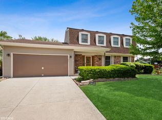1649 Briarcliffe Blvd, Wheaton, IL 60189