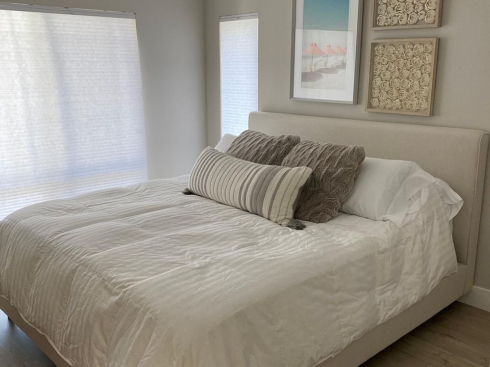 Master with Cal King Bed