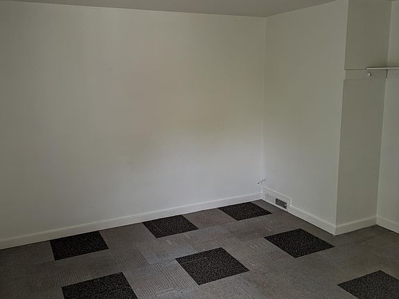 5th image of 61 Dumas Pl