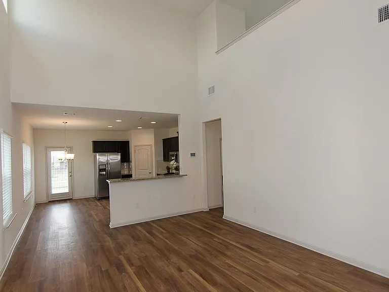 409 Otto Ave — Photo 4