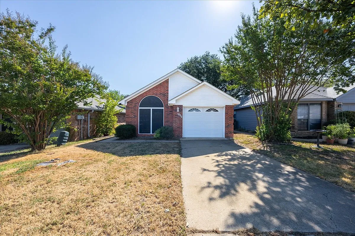 1004 Bull Run Street — Photo 1