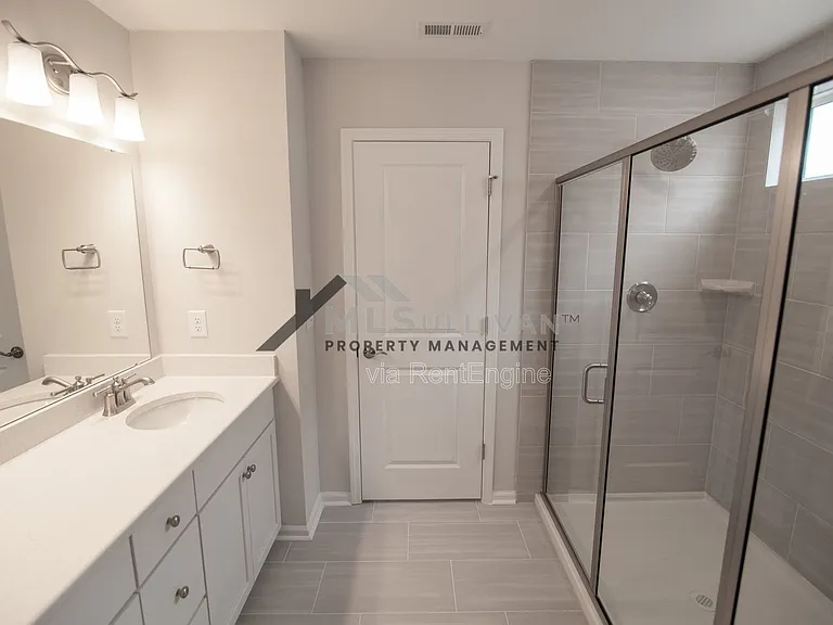 1010 Crater Lake Way — Photo 37