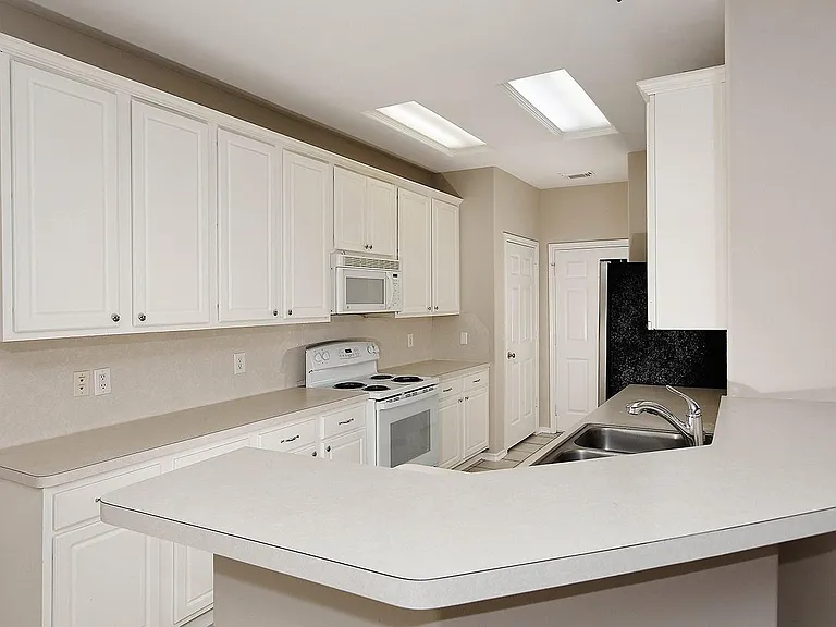 10 Peachridge Pl — Photo 8