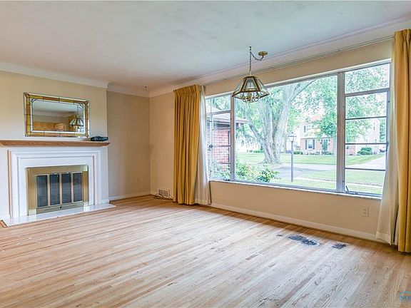 3rd image of 2636 Strauss Ave