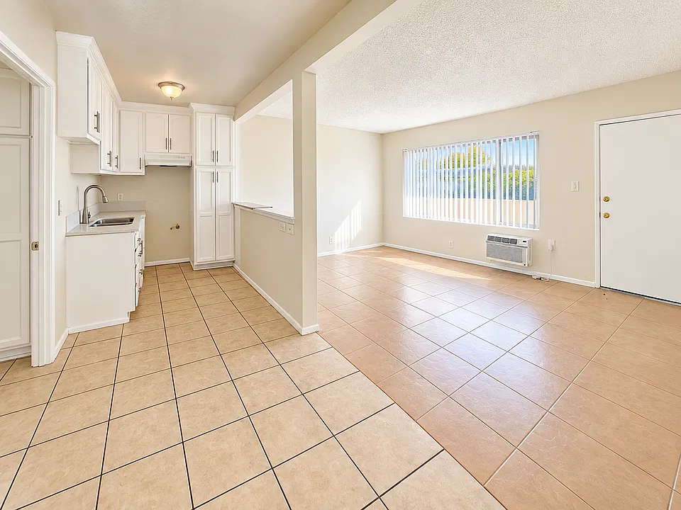 9215 Alondra Blvd #15