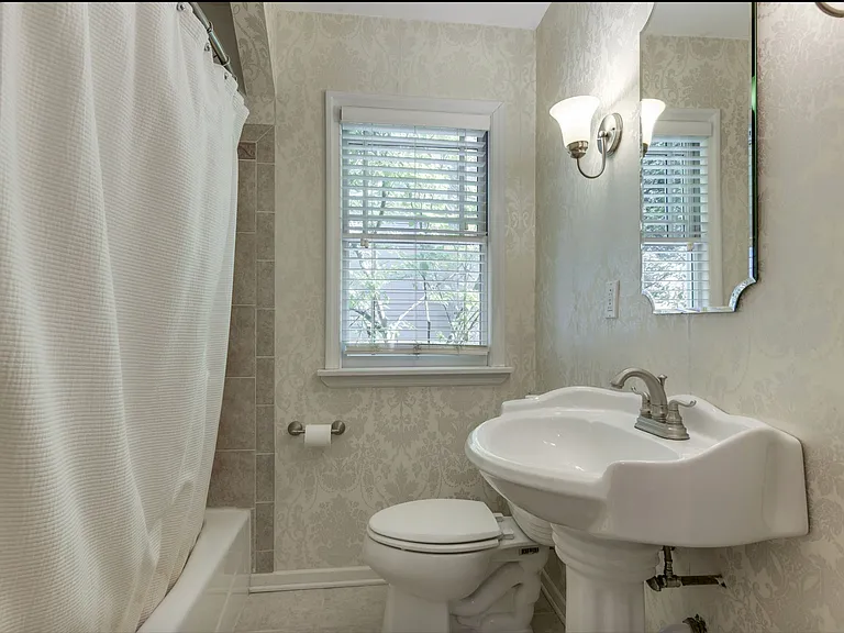 5028 Bedford Ave — Photo 7