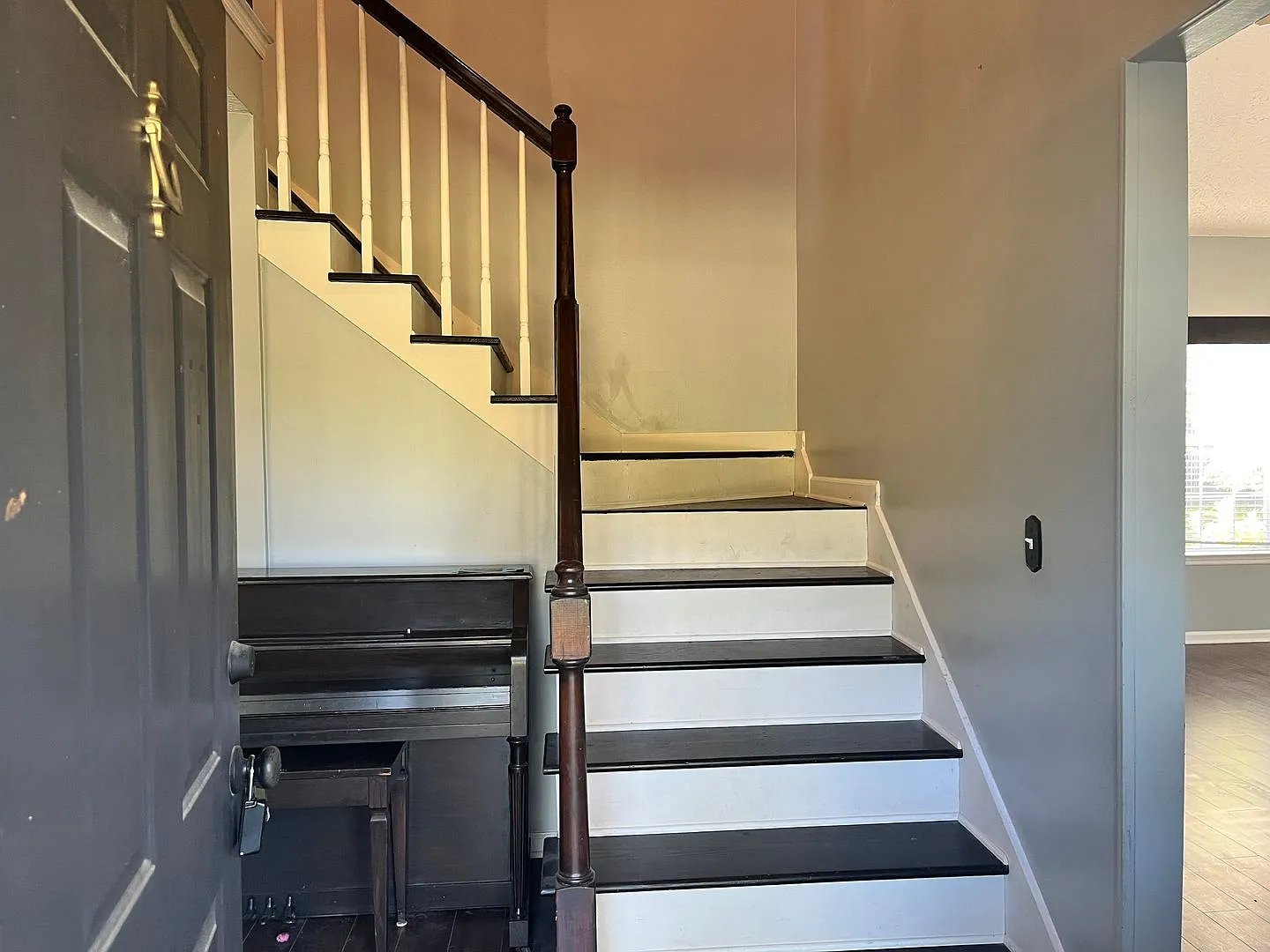 Spacious 4-Bedroom Home with Large Backyard & Excellent Location! — Photo 3