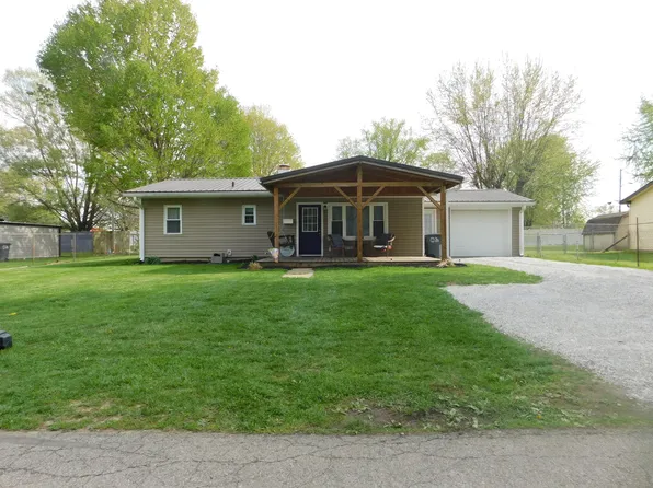 605 E 9th St, Rushville, IN 46173