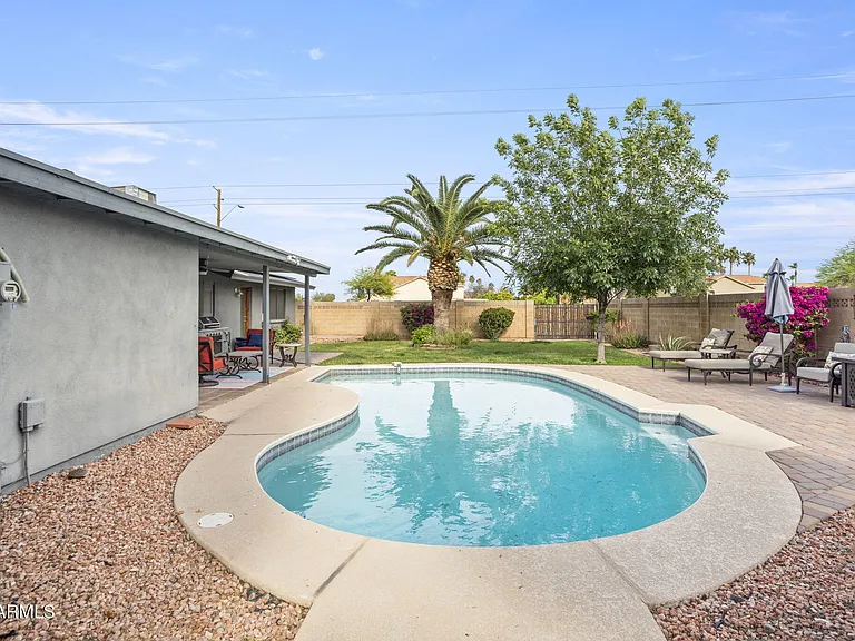 3141 E Sierra St — Photo 34