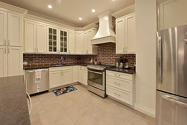 Rented by LEE & ASSOCIATES NYC RESIDENTIAL LLC
