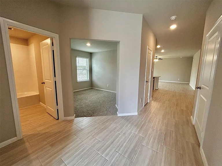 16432 Severn Ln — Photo 2
