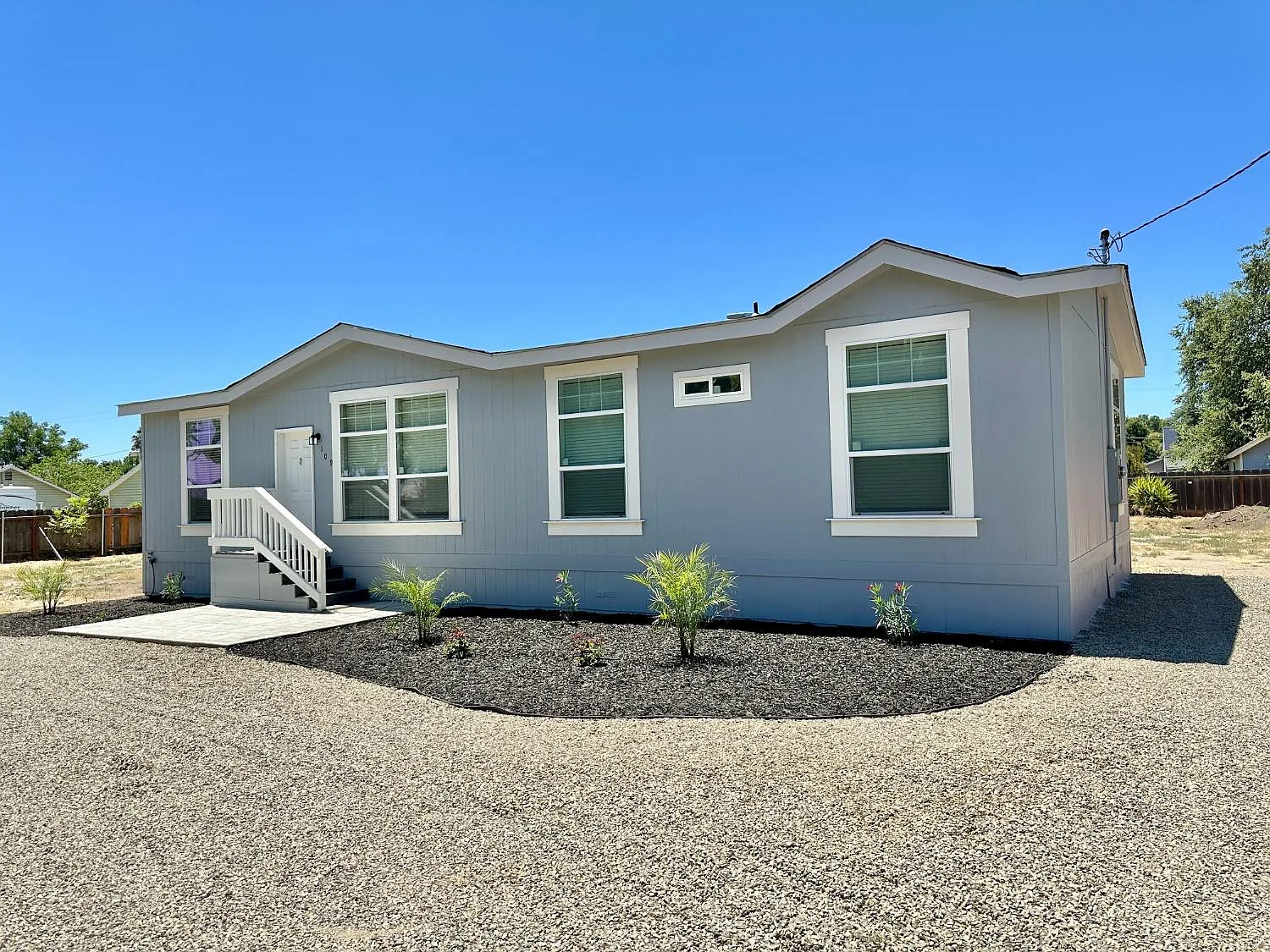 109 Soderstrom Ln photo 1