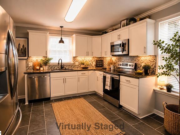 3rd image of 105 Rockmont Rd