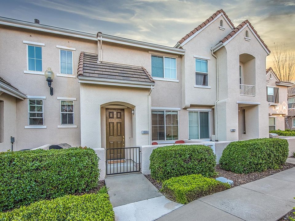 1st image of 1006 Esplanade Cir