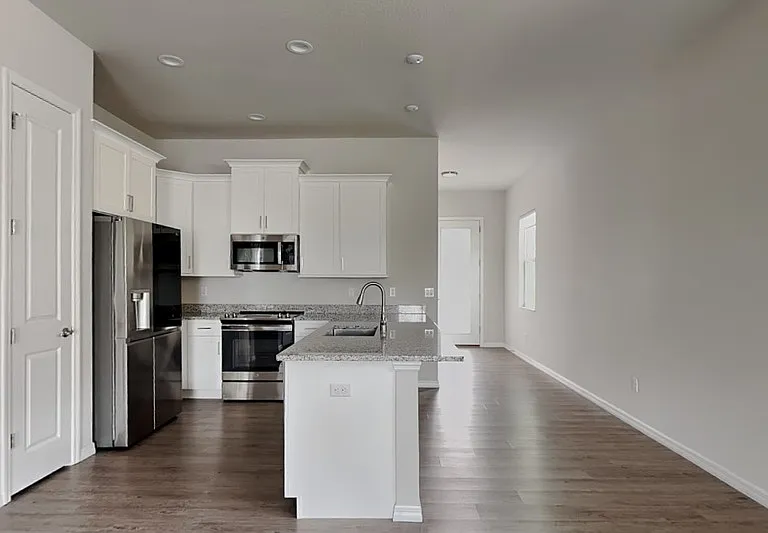 3109 King Palm Dr — Photo 3