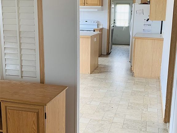 5th image of 109 Silver Creek Dr