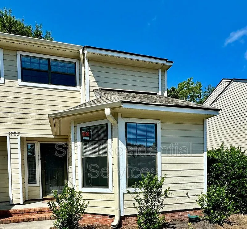 Tara Court — Photo 1