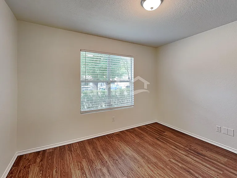 9210 Laguna Fls — Photo 17