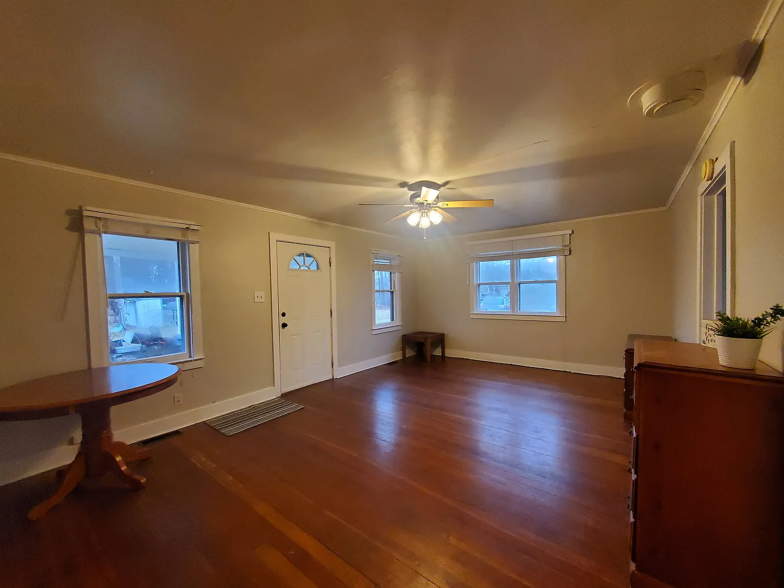 1 bed, 700 sqft, $1,100 — Photo 3