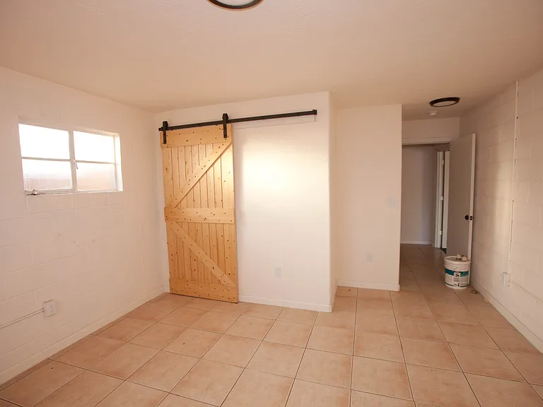 404 E Orange St — Photo 35
