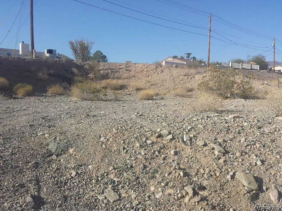 2nd image of 3241 Crestview Dr