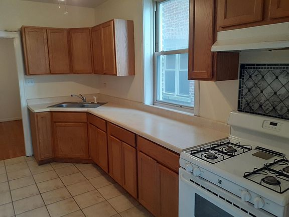 4th image of 8119 S Maryland Ave #1