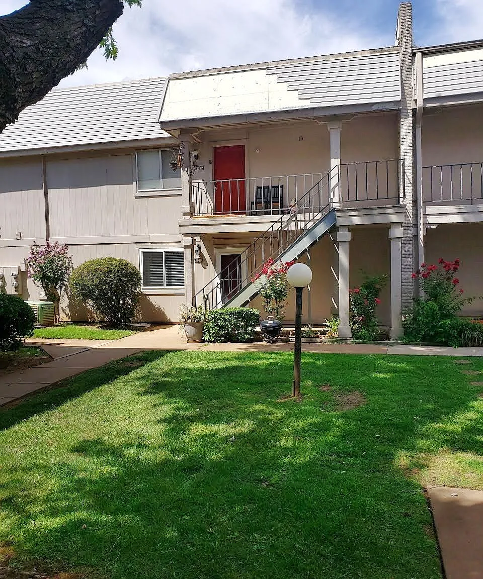 2 bed, 1014 sqft, $1,100 — Photo 1