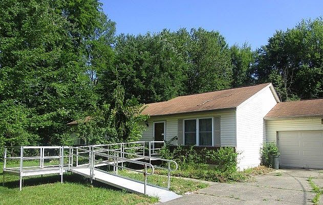 2nd image of 1380 Locust Lake Rd