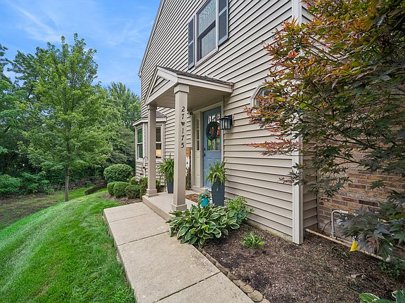 3rd image of 27W175 Emerson Ct