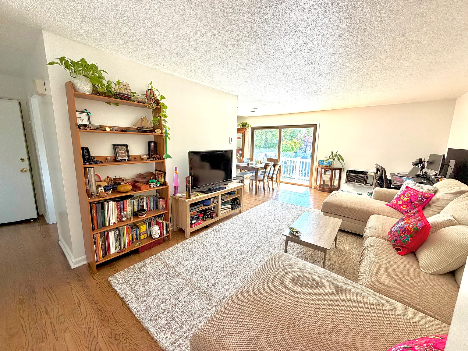 1 bed, 987 sqft, $2,600 — Photo 2