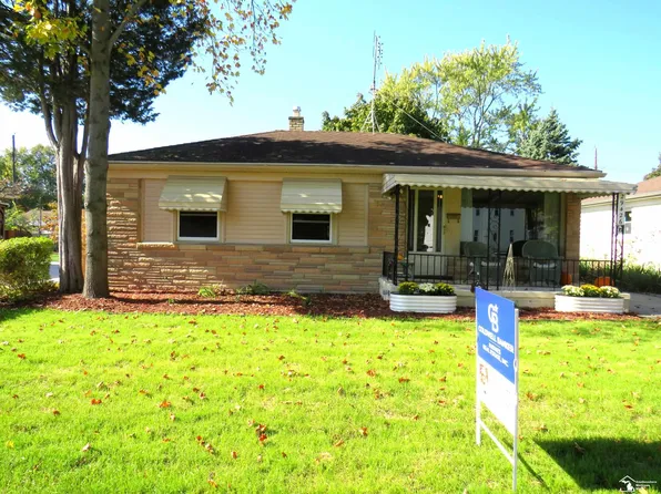 29426 Red Cedar Dr, Flat Rock, MI 48134