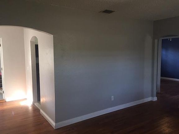 2nd image of 2535 Taylor St