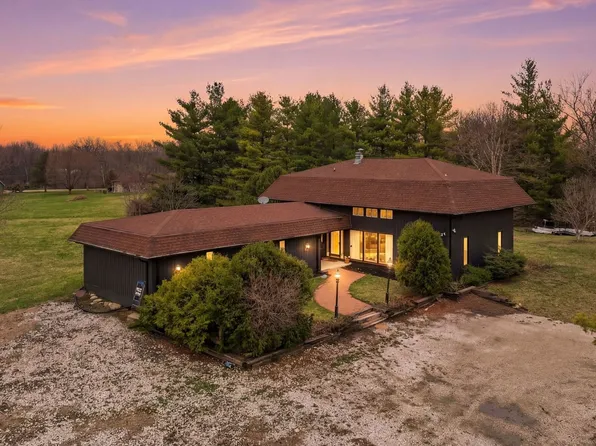 6225 Lakewood Dr, Marengo, IL 60152