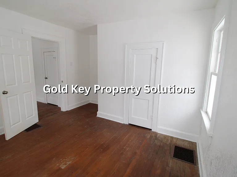 605 W 10th St — Photo 16