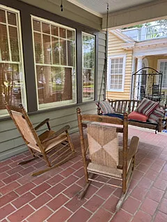 Charming Historic 2 bed/ 2 bath duplex - downstairs unit — Photo 2