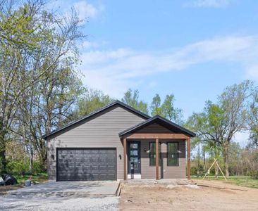 393 S Oak Avenue, Sparta, MO, 65753