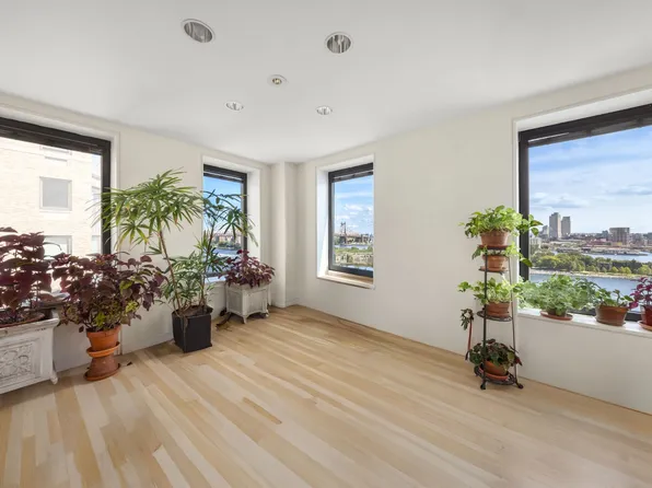 450 East 52nd Street image 21 of 33