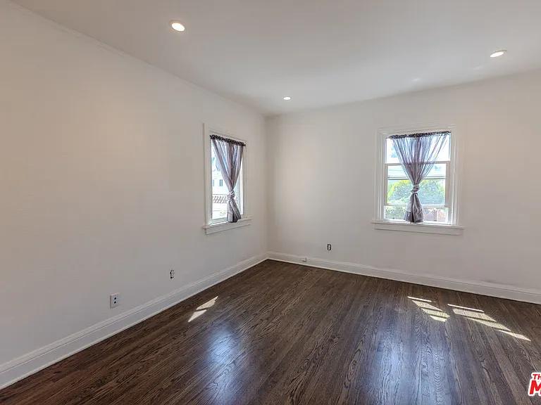 1067 S Sycamore Ave — Photo 47