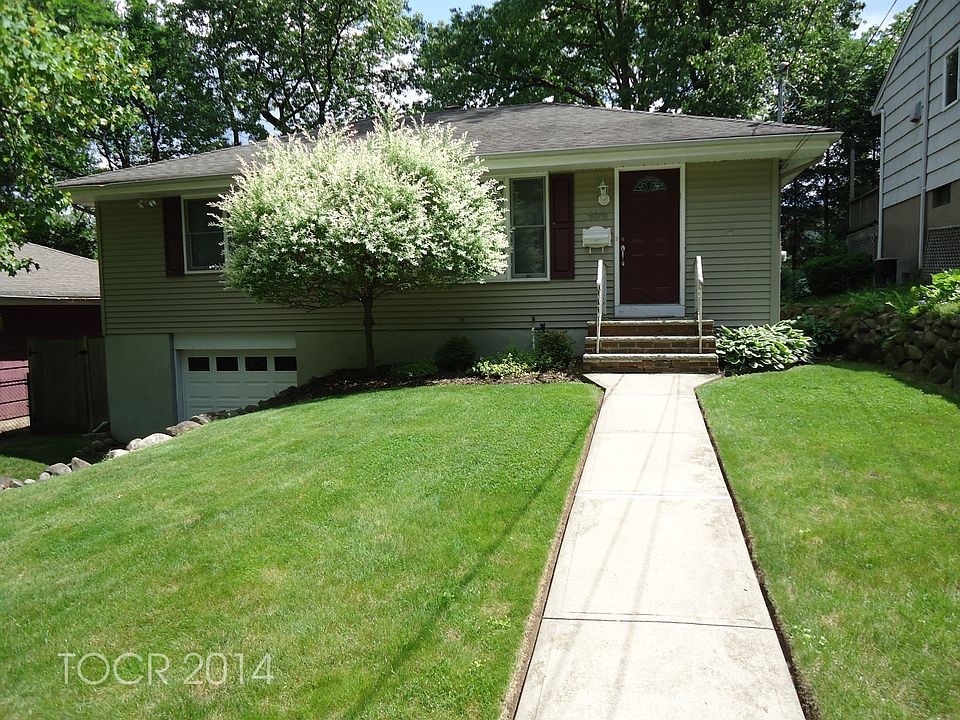 1st image of 102 Lincoln Pl